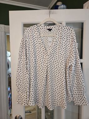 Ann Taylor White V-Neck Long Sleeve Top with Burgundy Dot Print - Size XL